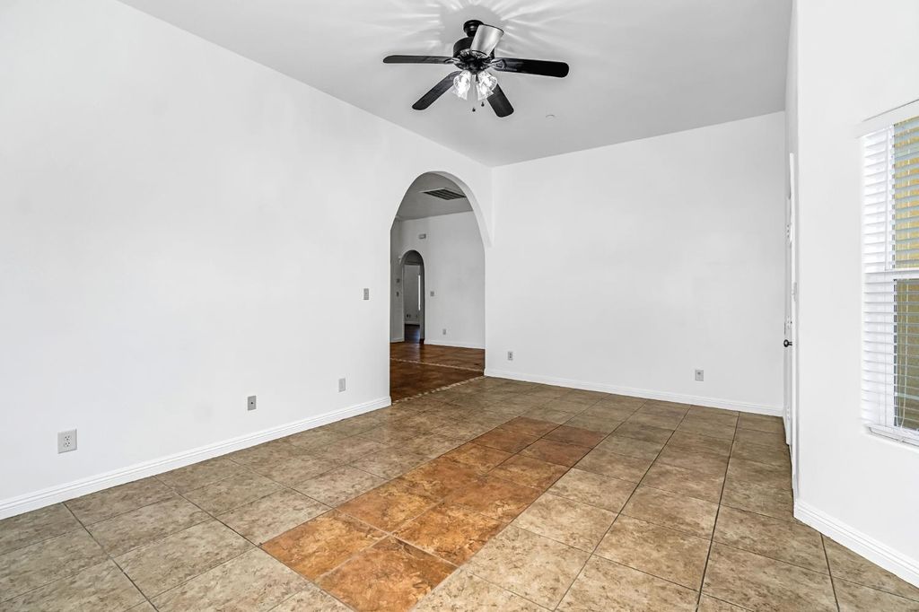 Image 6 of property listing at 4863 N Doon Way, Fresno, CA 93726