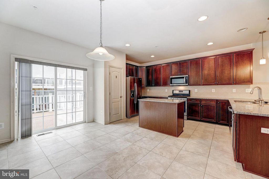 Image 10 of property listing at 912 WINTER RUN RD, Middle River, MD 21220