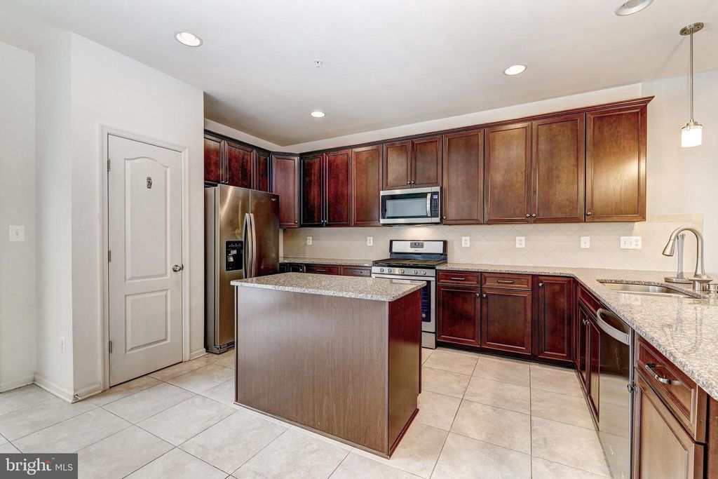Image 11 of property listing at 912 WINTER RUN RD, Middle River, MD 21220