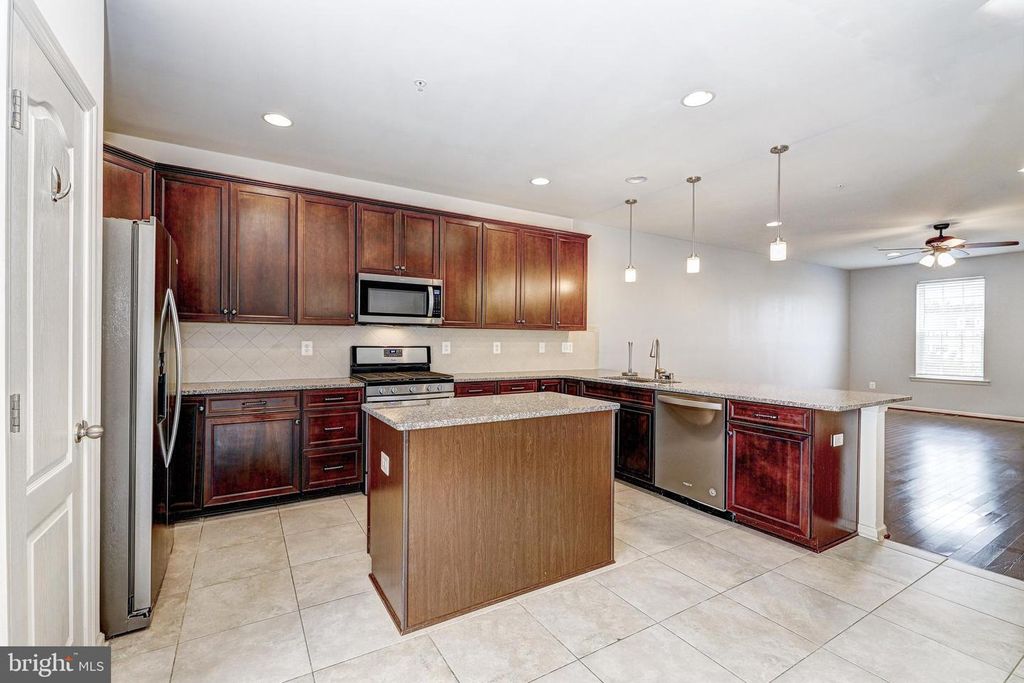 Image 13 of property listing at 912 WINTER RUN RD, Middle River, MD 21220
