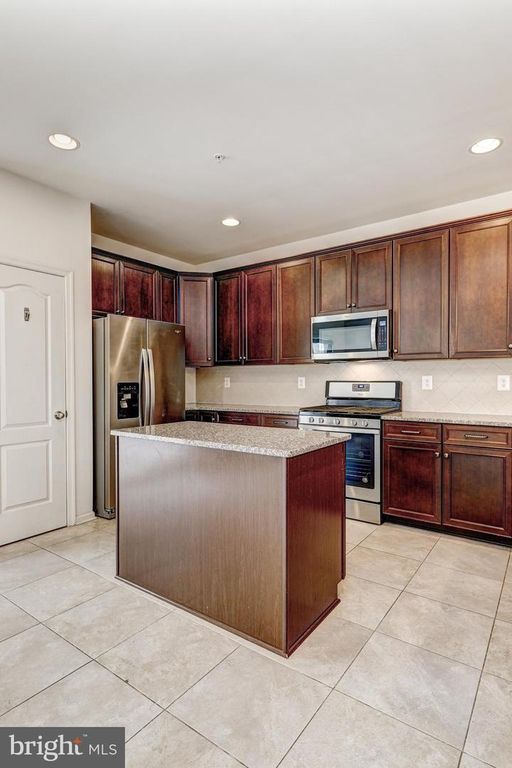 Image 18 of property listing at 912 WINTER RUN RD, Middle River, MD 21220