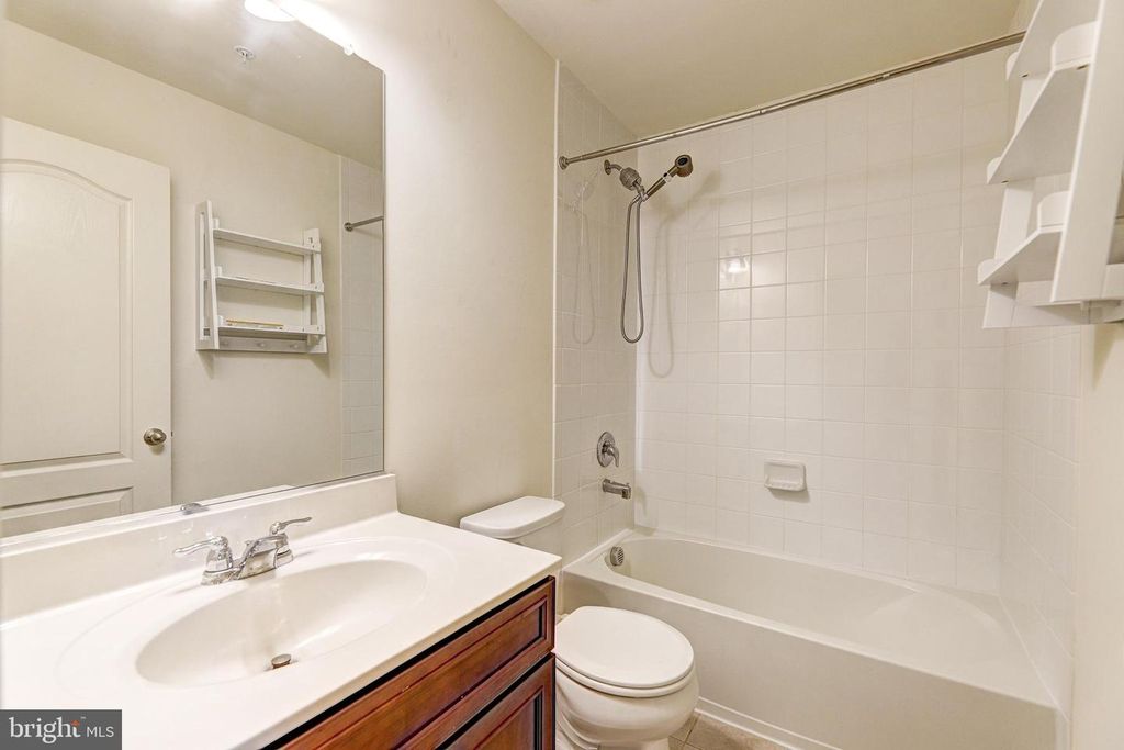 Image 34 of property listing at 912 WINTER RUN RD, Middle River, MD 21220