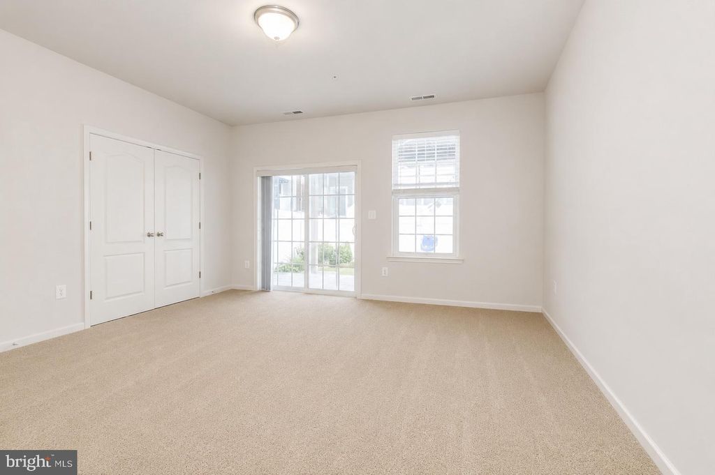 Image 5 of property listing at 912 WINTER RUN RD, Middle River, MD 21220