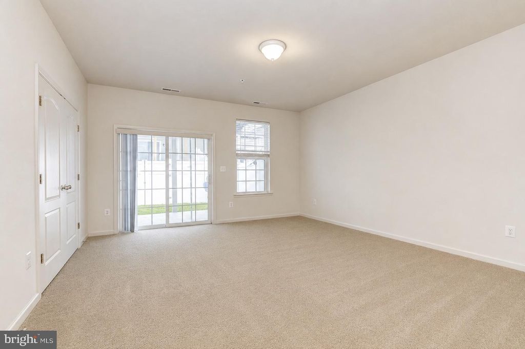 Image 6 of property listing at 912 WINTER RUN RD, Middle River, MD 21220