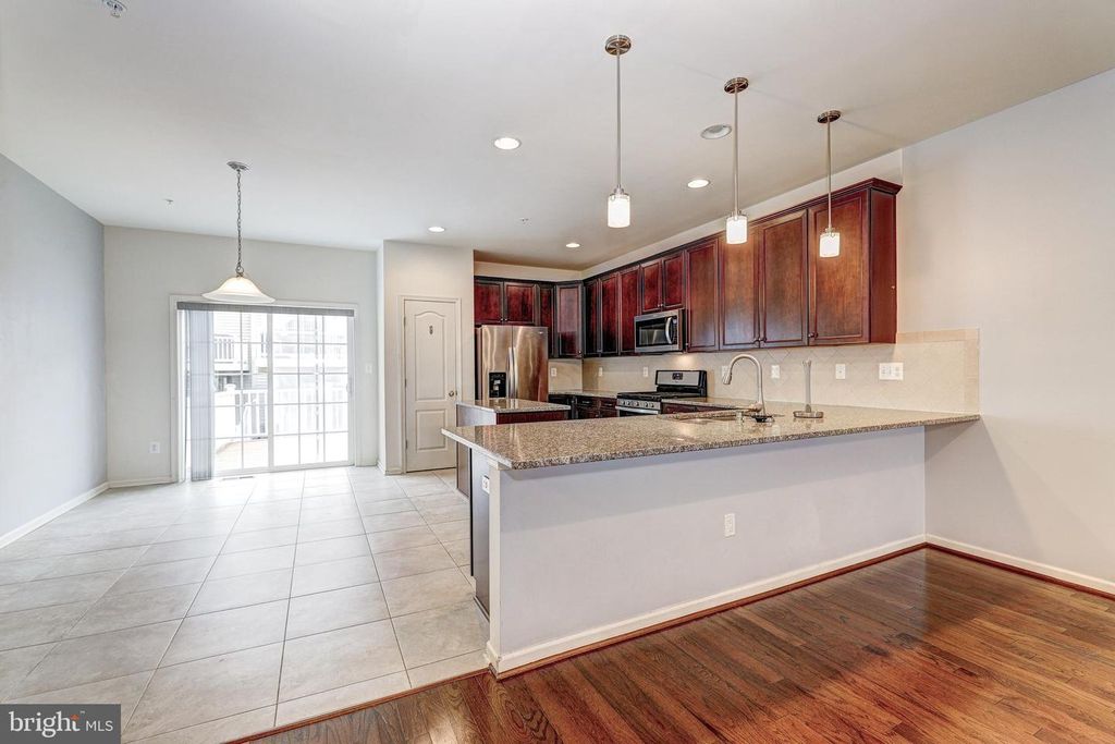Image 8 of property listing at 912 WINTER RUN RD, Middle River, MD 21220