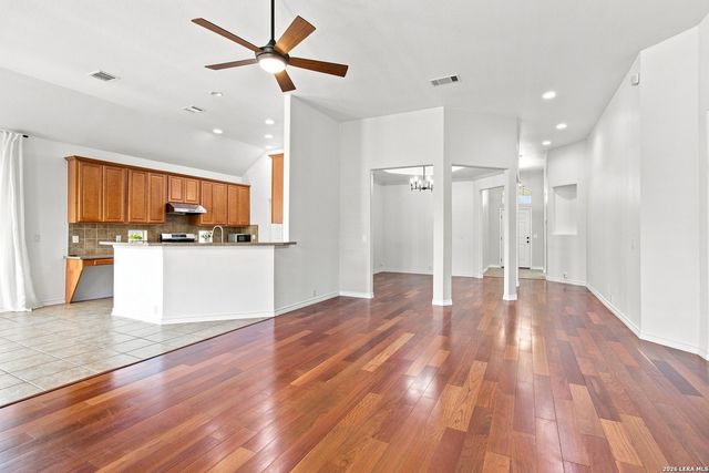 8330 Setting Moon, San Antonio, TX 78255