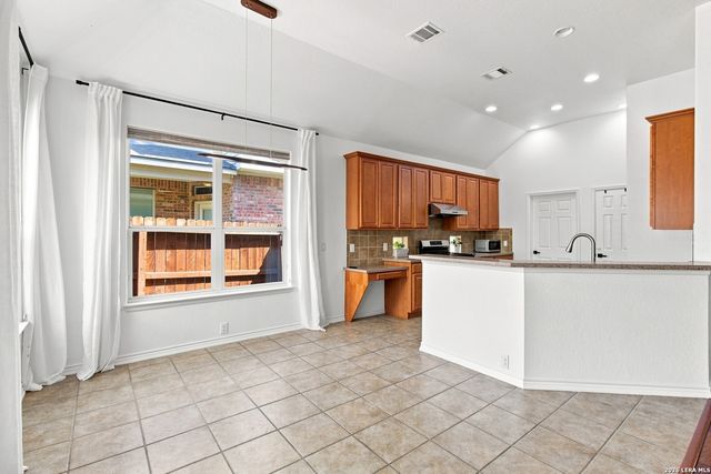 8330 Setting Moon, San Antonio, TX 78255