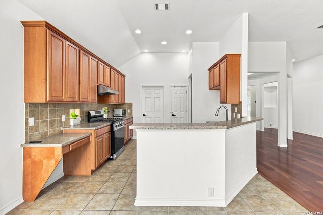 8330 Setting Moon, San Antonio, TX 78255