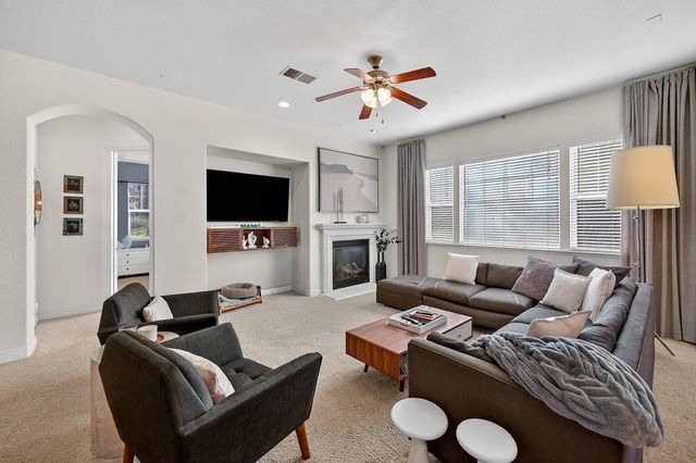 2195 Palomino Ct, Folsom, CA 95630