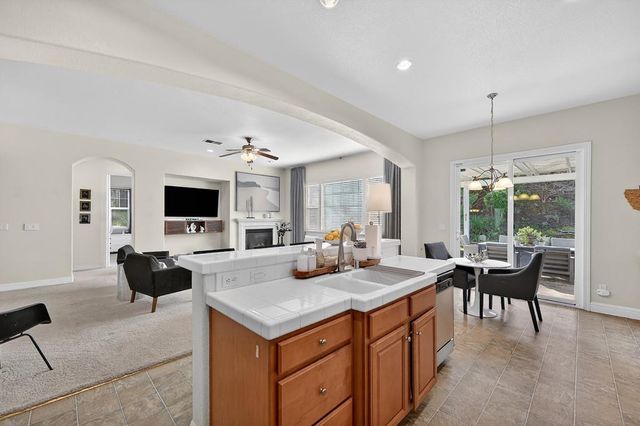 2195 Palomino Ct, Folsom, CA 95630