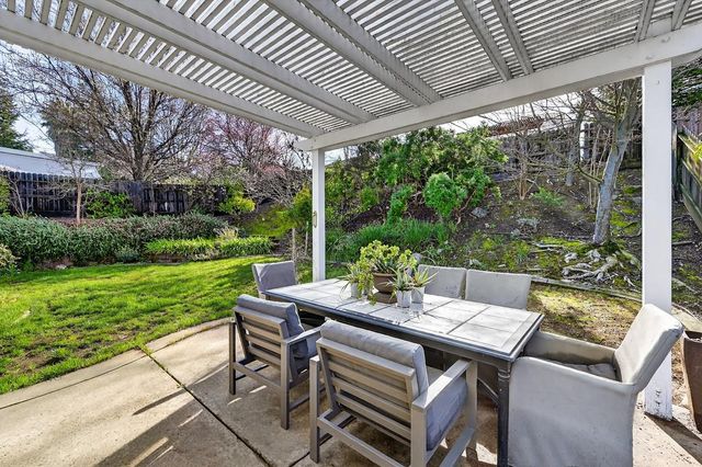 2195 Palomino Ct, Folsom, CA 95630