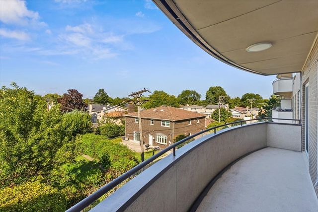 7201 N Lincoln Avenue 308, Lincolnwood, IL 60712