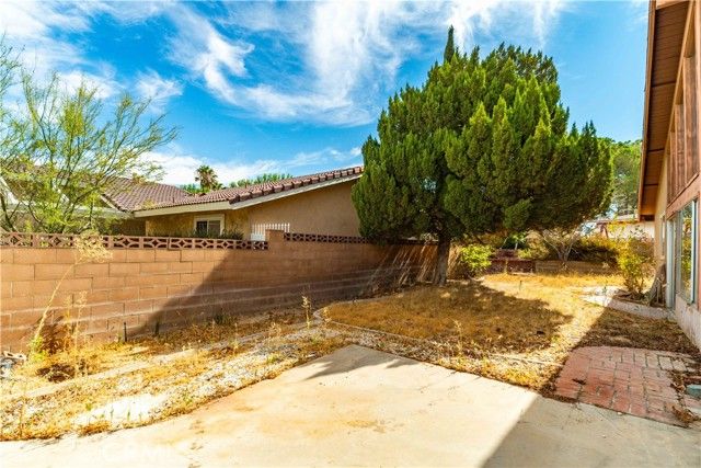 2653 End Court, Lancaster, CA 93536