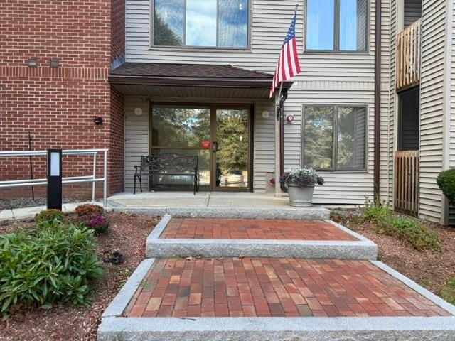 300 Candlewood Park Unit 34, Nashua, NH 03062
