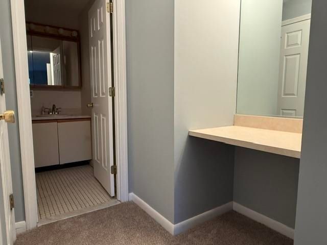 300 Candlewood Park Unit 34, Nashua, NH 03062