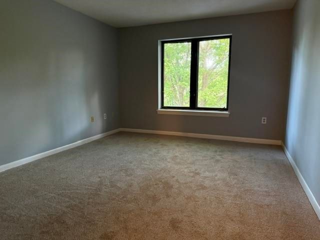 300 Candlewood Park Unit 34, Nashua, NH 03062