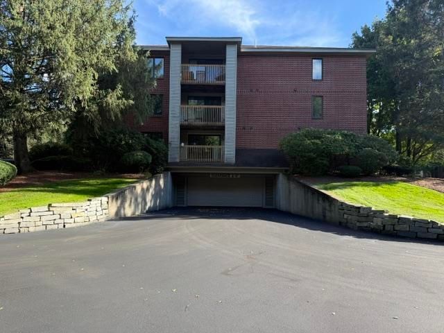 300 Candlewood Park Unit 34, Nashua, NH 03062