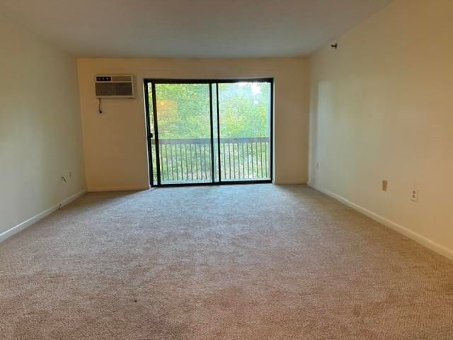 300 Candlewood Park Unit 34, Nashua, NH 03062