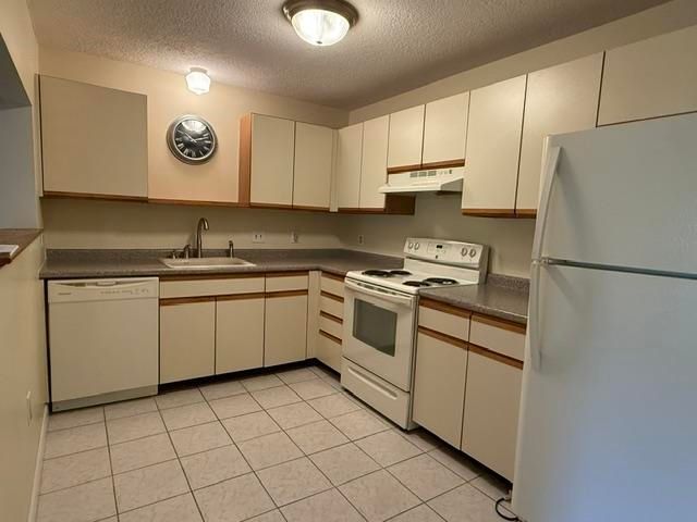 300 Candlewood Park Unit 34, Nashua, NH 03062