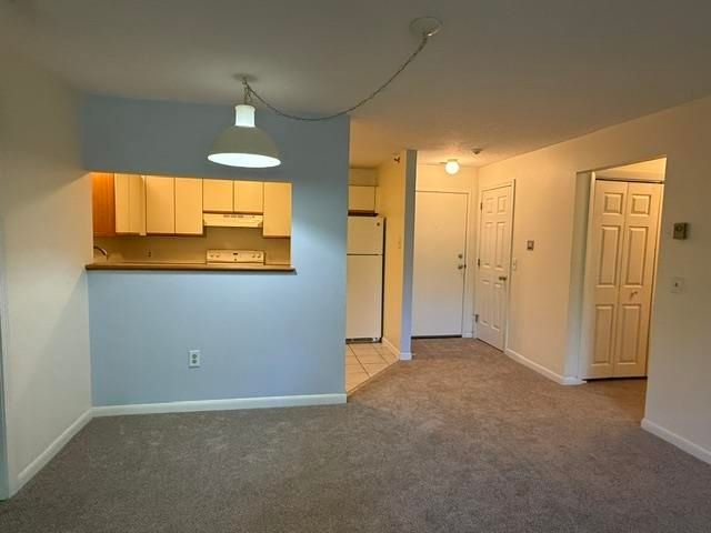 300 Candlewood Park Unit 34, Nashua, NH 03062