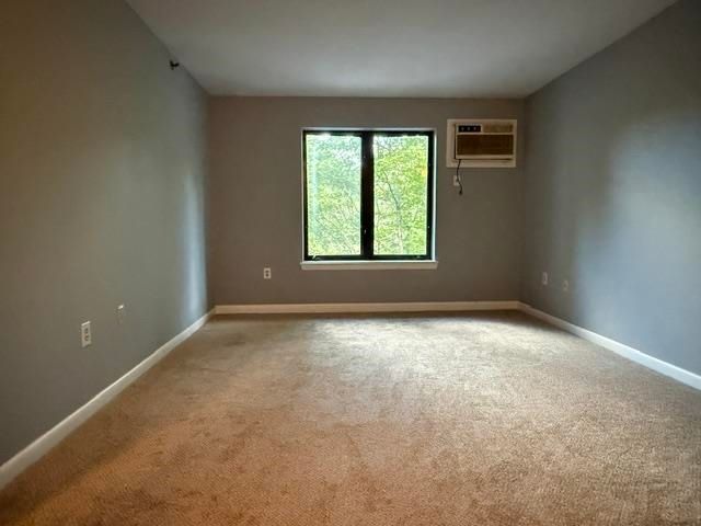 300 Candlewood Park Unit 34, Nashua, NH 03062