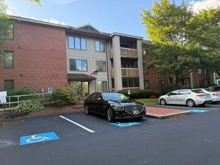 300 Candlewood Park Unit 34, Nashua, NH 03062