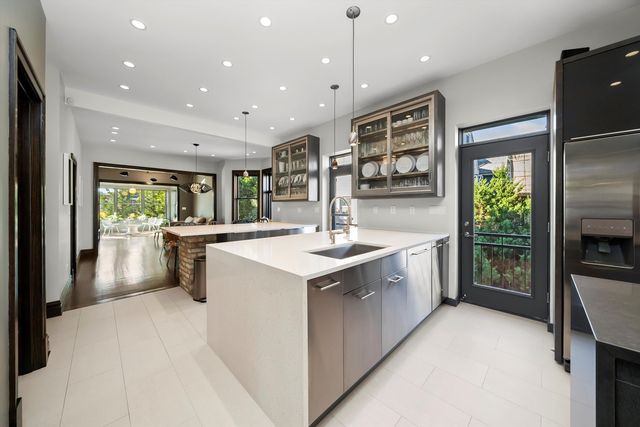 1529 N Harding Avenue, Chicago, IL 60651