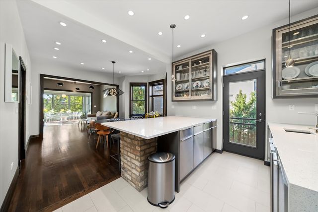 1529 N Harding Avenue, Chicago, IL 60651