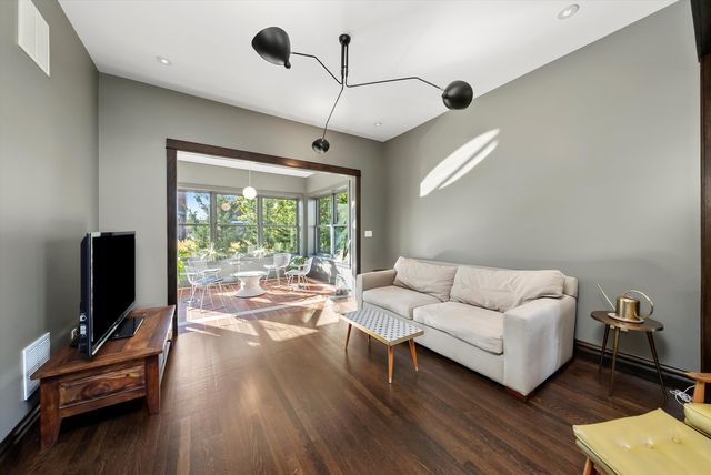 1529 N Harding Avenue, Chicago, IL 60651