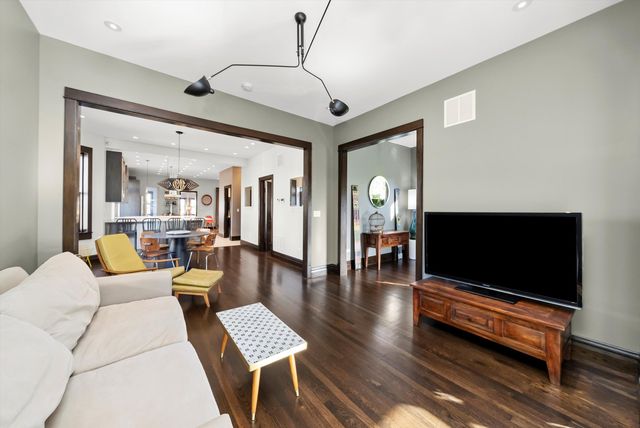 1529 N Harding Avenue, Chicago, IL 60651