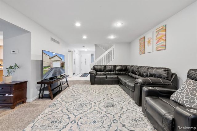 29455 Sylvan Lane, Farmington, MI 48334