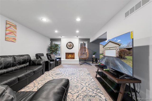 29455 Sylvan Lane, Farmington, MI 48334