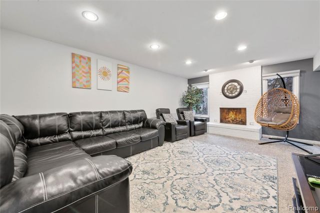 29455 Sylvan Lane, Farmington, MI 48334