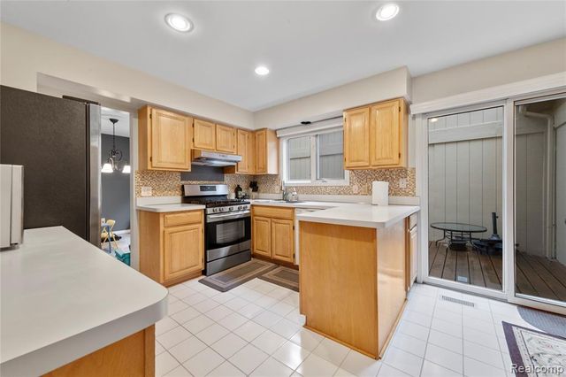29455 Sylvan Lane, Farmington, MI 48334