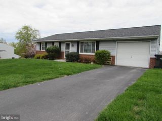 3157 GREENRIDGE DR, Lancaster, PA 17601