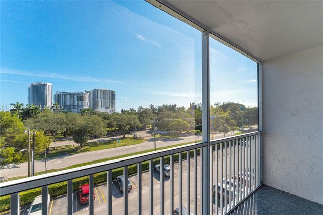 16851 NE 23rd Ave A516, North Miami Beach, FL 33160