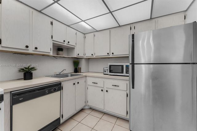 16851 NE 23rd Ave A516, North Miami Beach, FL 33160