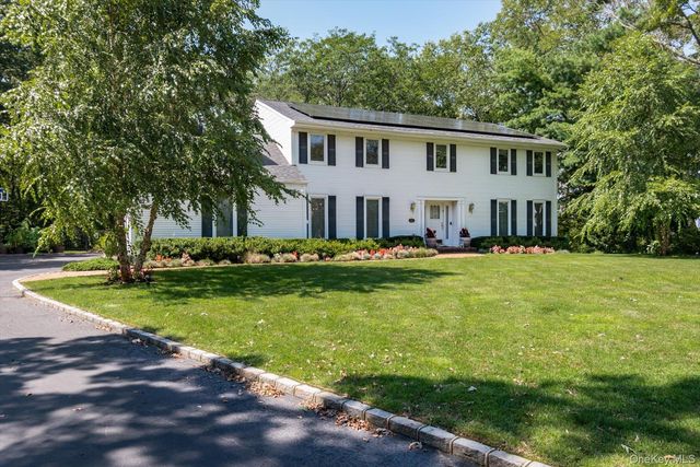 251 Baird Court, Woodbury, NY 11797