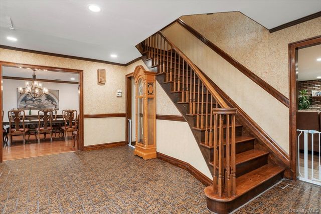 251 Baird Court, Woodbury, NY 11797