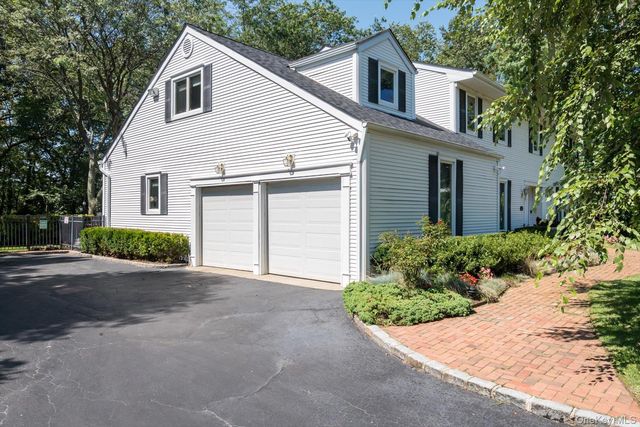 251 Baird Court, Woodbury, NY 11797