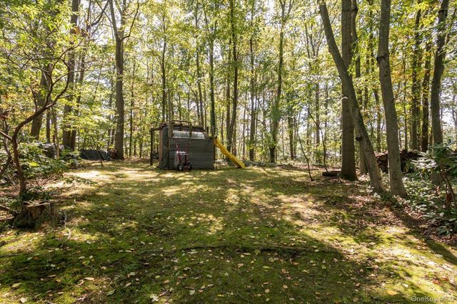251 Baird Court, Woodbury, NY 11797