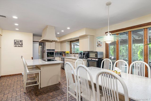 251 Baird Court, Woodbury, NY 11797