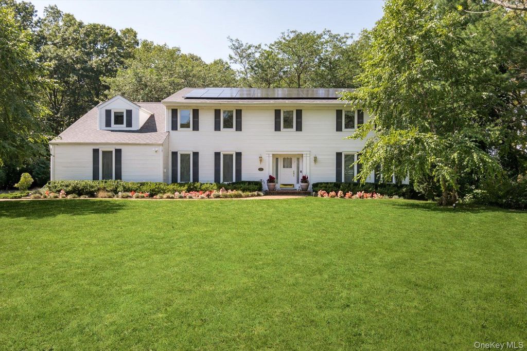 251 Baird Court, Woodbury, NY 11797