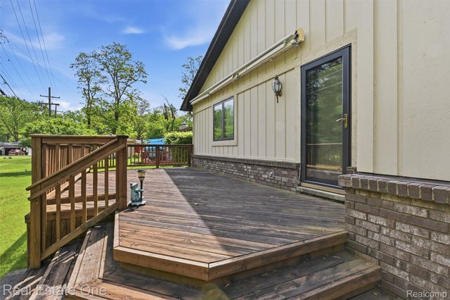 6920 Pontiac Trail, West Bloomfield Charter Township, MI 48323