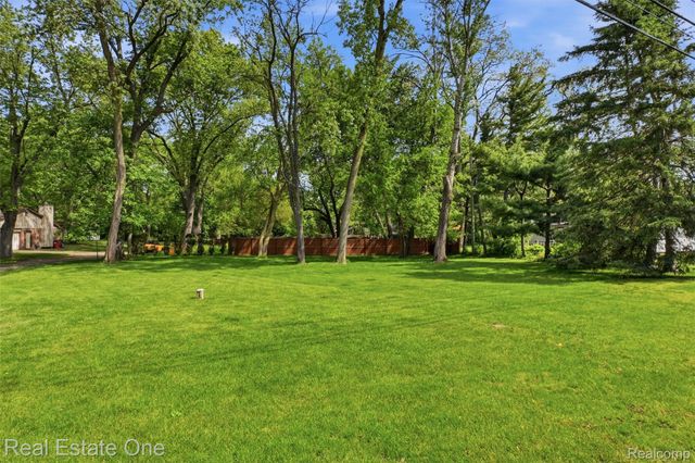 6920 Pontiac Trail, West Bloomfield Charter Township, MI 48323