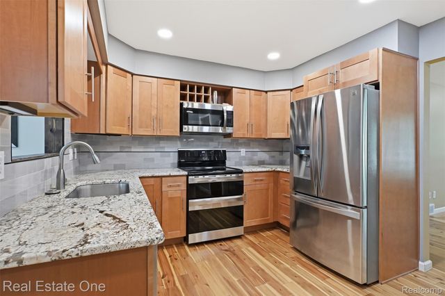 6920 Pontiac Trail, West Bloomfield Charter Township, MI 48323