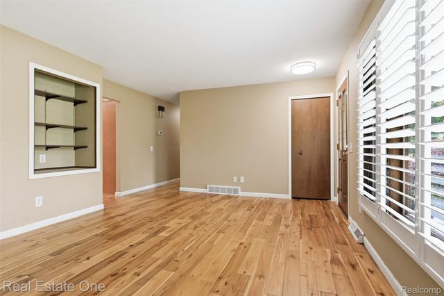 6920 Pontiac Trail, West Bloomfield Charter Township, MI 48323