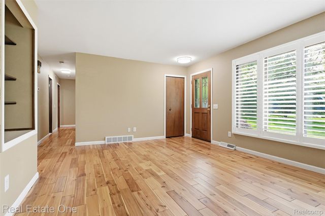 6920 Pontiac Trail, West Bloomfield Charter Township, MI 48323