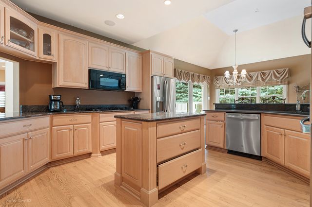 600 Haven Drive, Barrington, IL 60010
