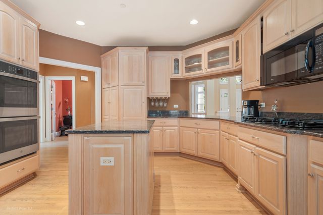 600 Haven Drive, Barrington, IL 60010